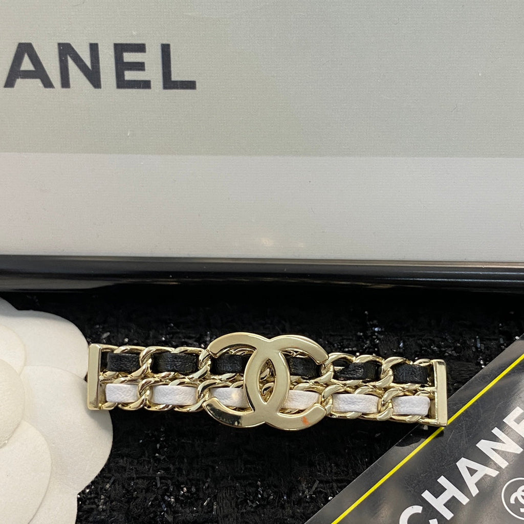 CHANEL 26S DOUBLE C LOGO CHAIN WEAVE BAR HAIR CLIP IN BLACK & WHITE LEATHER AND GOLD METAL 629927