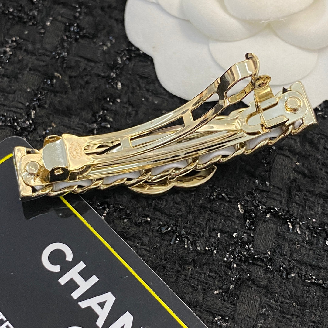 CHANEL 26S DOUBLE C LOGO CHAIN WEAVE BAR HAIR CLIP IN BLACK & WHITE LEATHER AND GOLD METAL 629927