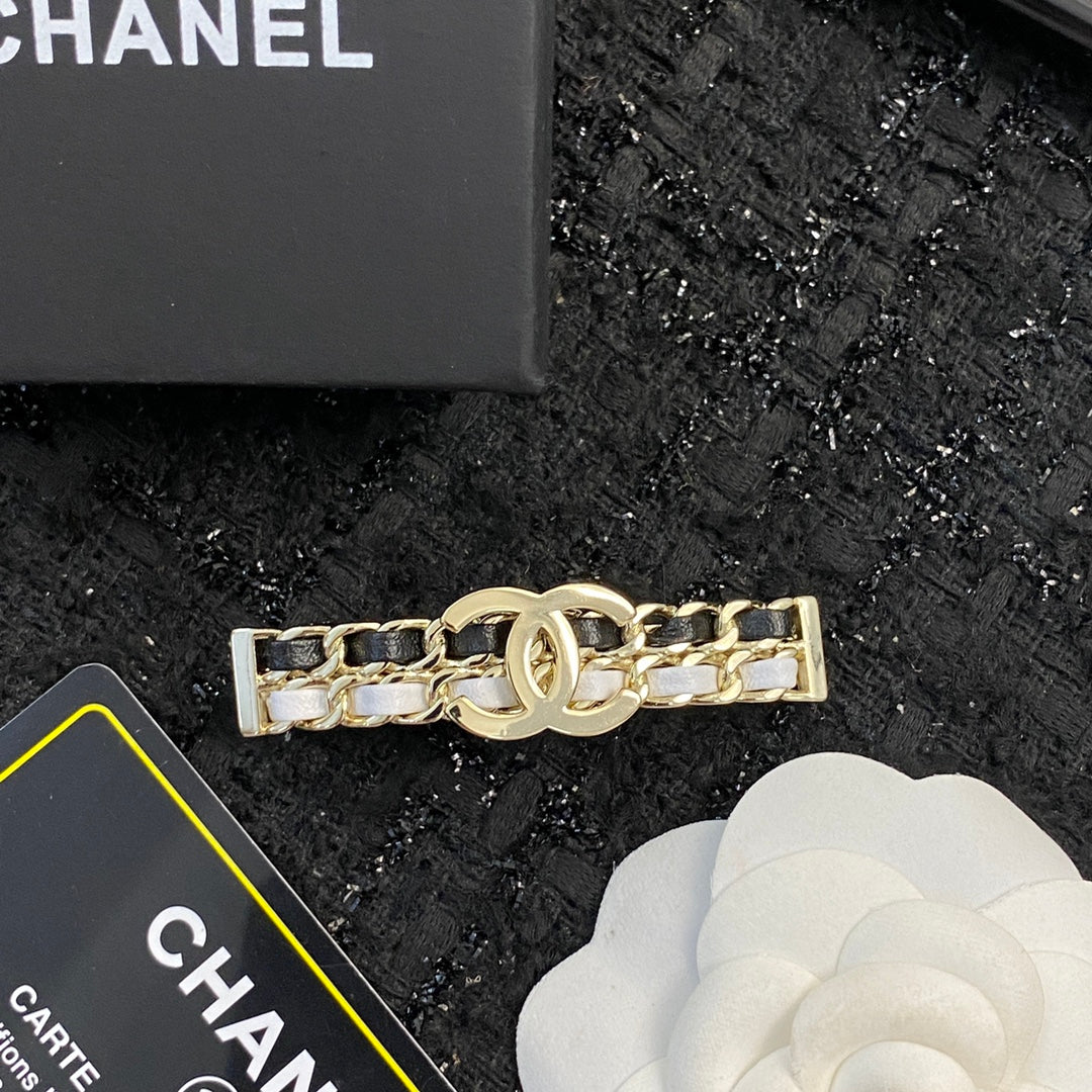CHANEL 26S DOUBLE C LOGO CHAIN WEAVE BAR HAIR CLIP IN BLACK & WHITE LEATHER AND GOLD METAL 629927