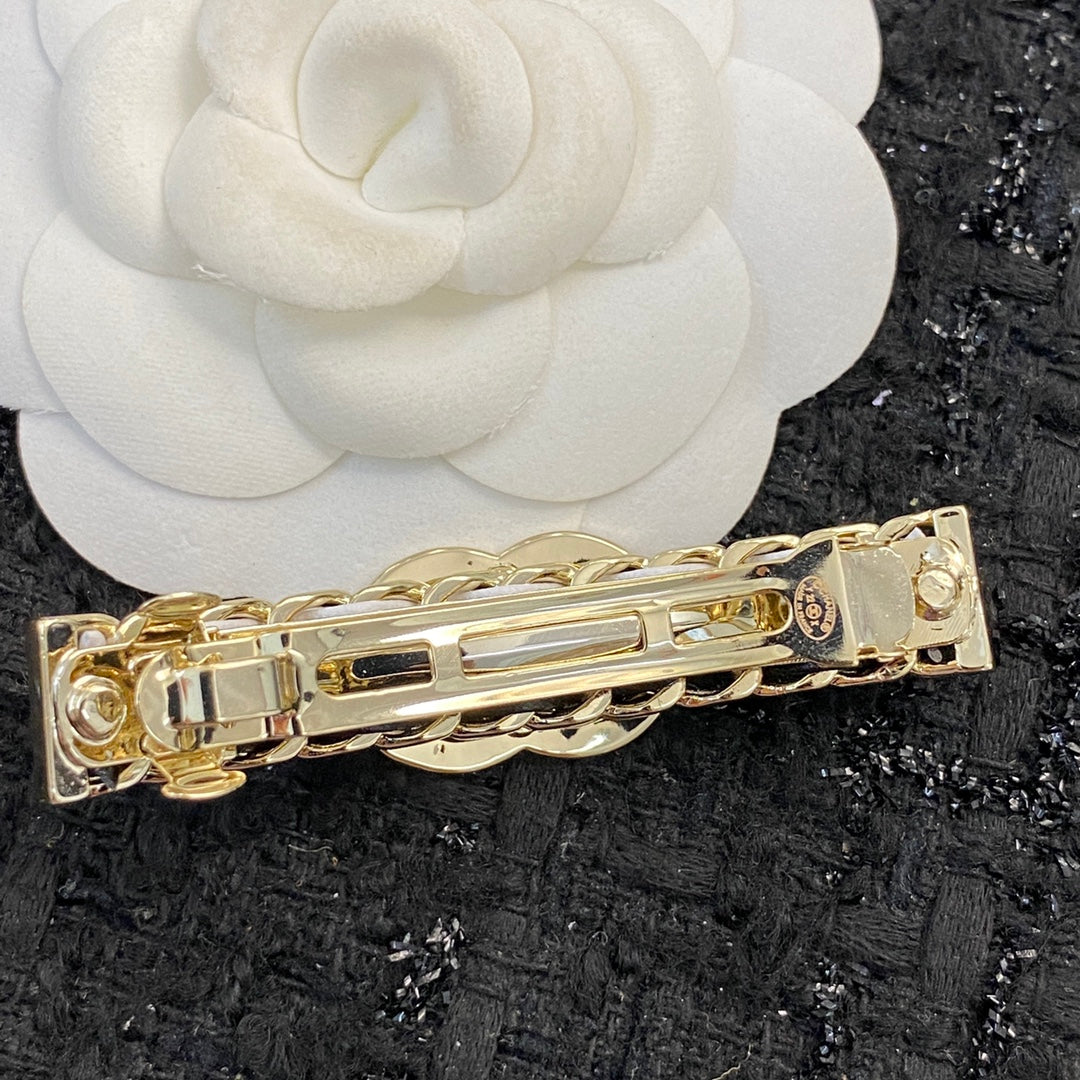 CHANEL 26S DOUBLE C LOGO CHAIN WEAVE BAR HAIR CLIP IN BLACK & WHITE LEATHER AND GOLD METAL 629927