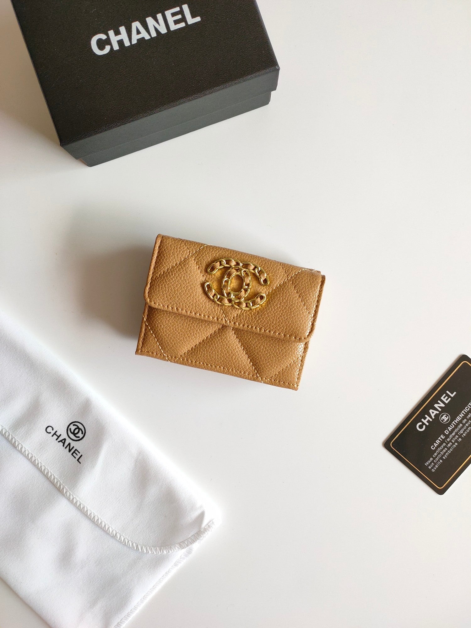 CC TRIFOLD PURSE 12 AMBER GRAINED CALFSKIN GOLD ICON