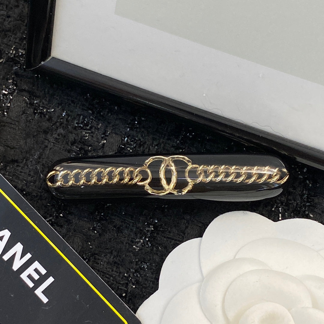 CHANEL 26S DOUBLE C LOGO CHAIN BAR HAIR CLIP IN BLACK RESIN & GOLD METAL 629928