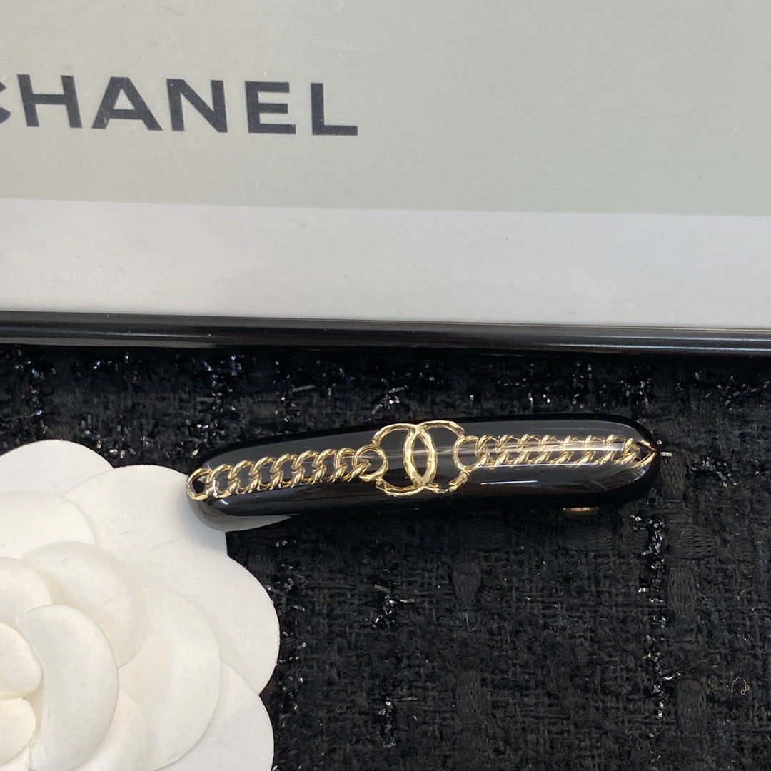 CHANEL 26S DOUBLE C LOGO CHAIN BAR HAIR CLIP IN BLACK RESIN & GOLD METAL 629928