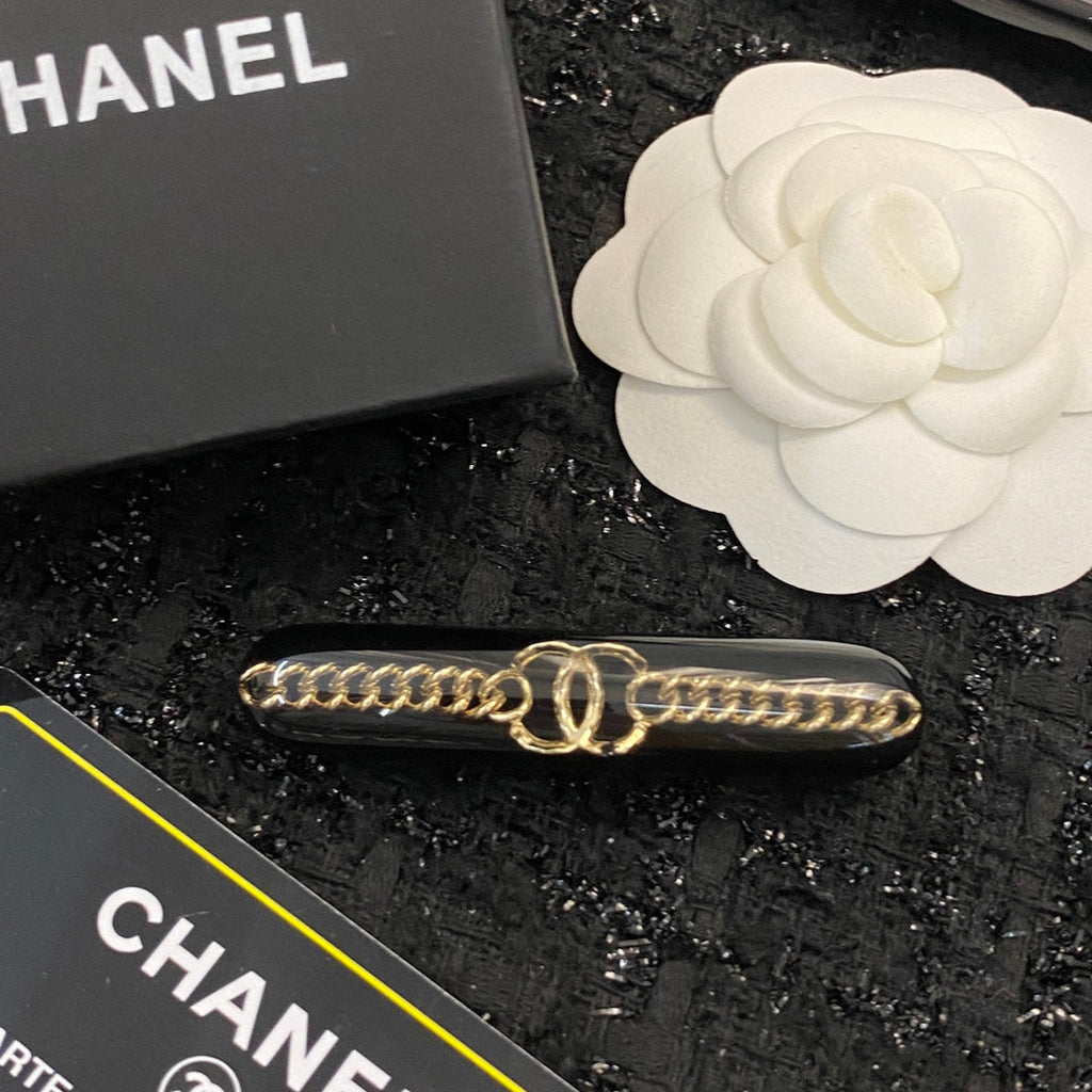 CHANEL 26S DOUBLE C LOGO CHAIN BAR HAIR CLIP IN BLACK RESIN & GOLD METAL 629928