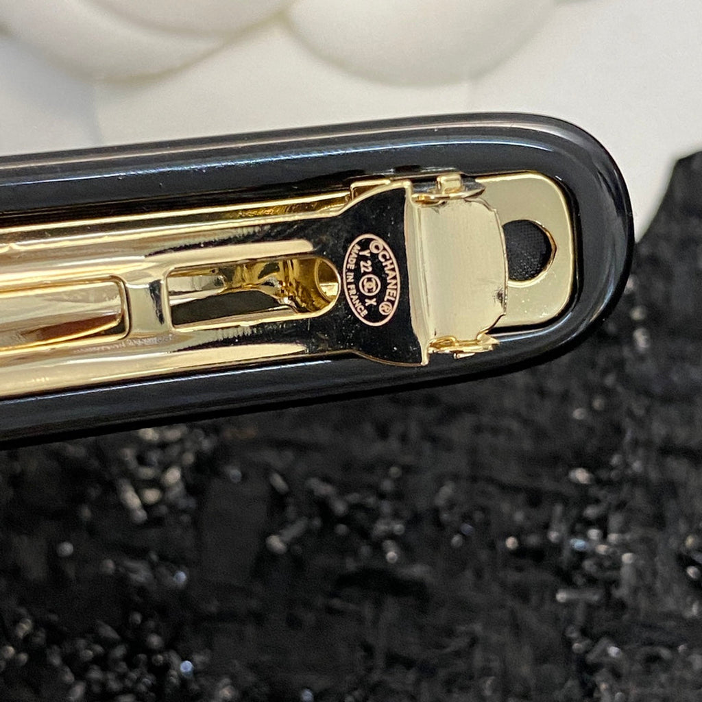 CHANEL 26S DOUBLE C LOGO CHAIN BAR HAIR CLIP IN BLACK RESIN & GOLD METAL 629928