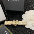 CHANEL 26S DOUBLE C LOGO HEART HAMMERED HAIR CLIP IN GOLD METAL 629930
