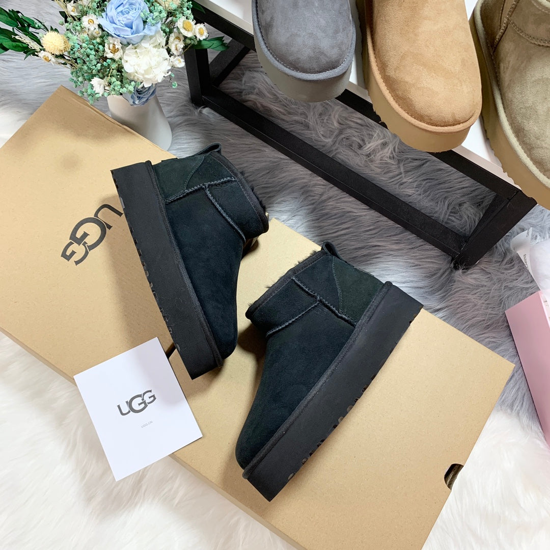 CLASSIC ULTRA MINI PLATFORM IN BLACK SUEDE