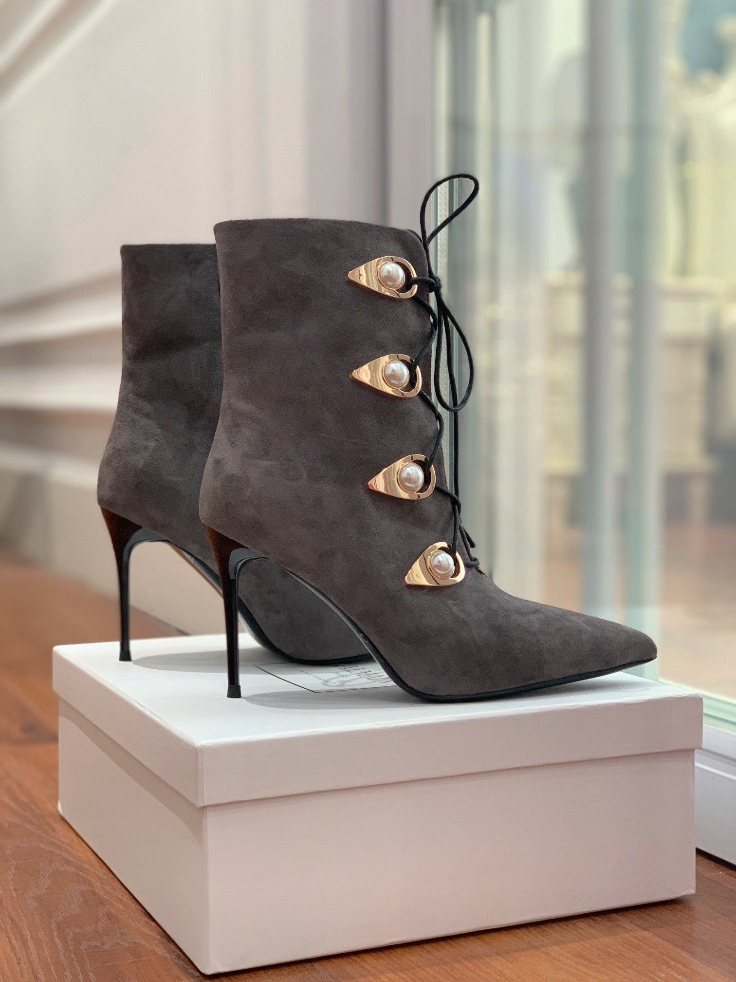 BALMAIN 26S BOOT 95 MM IN CHARCOAL GREY SUEDE PEARL BUTTON