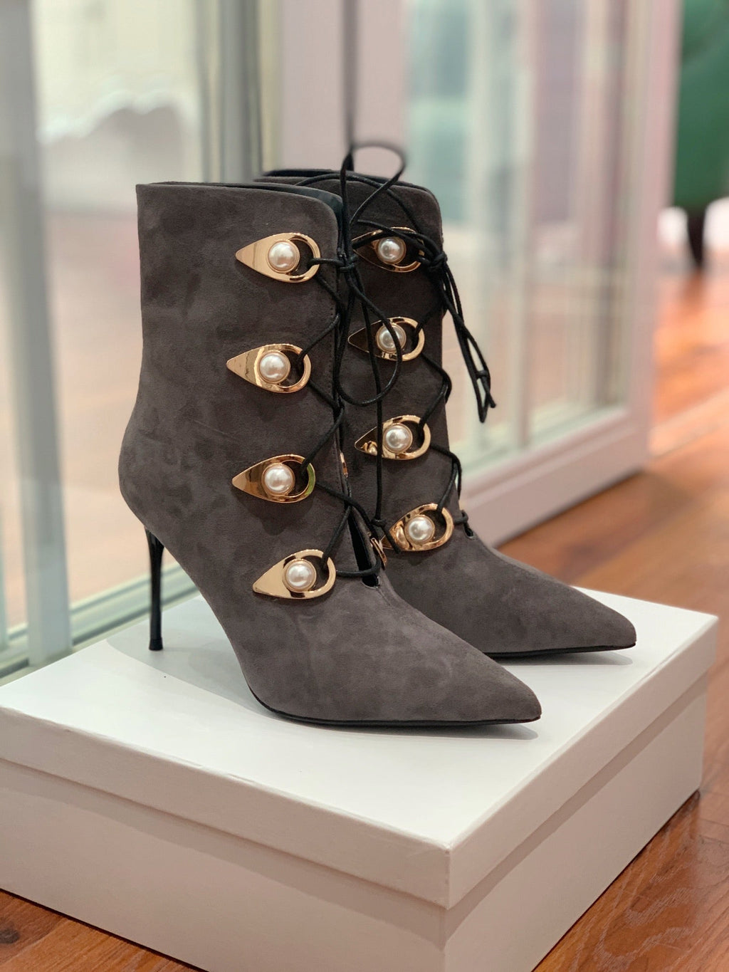 BALMAIN 26S BOOT 95 MM IN CHARCOAL GREY SUEDE PEARL BUTTON