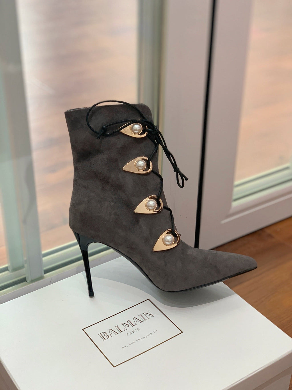 BALMAIN 26S BOOT 95 MM IN CHARCOAL GREY SUEDE PEARL BUTTON