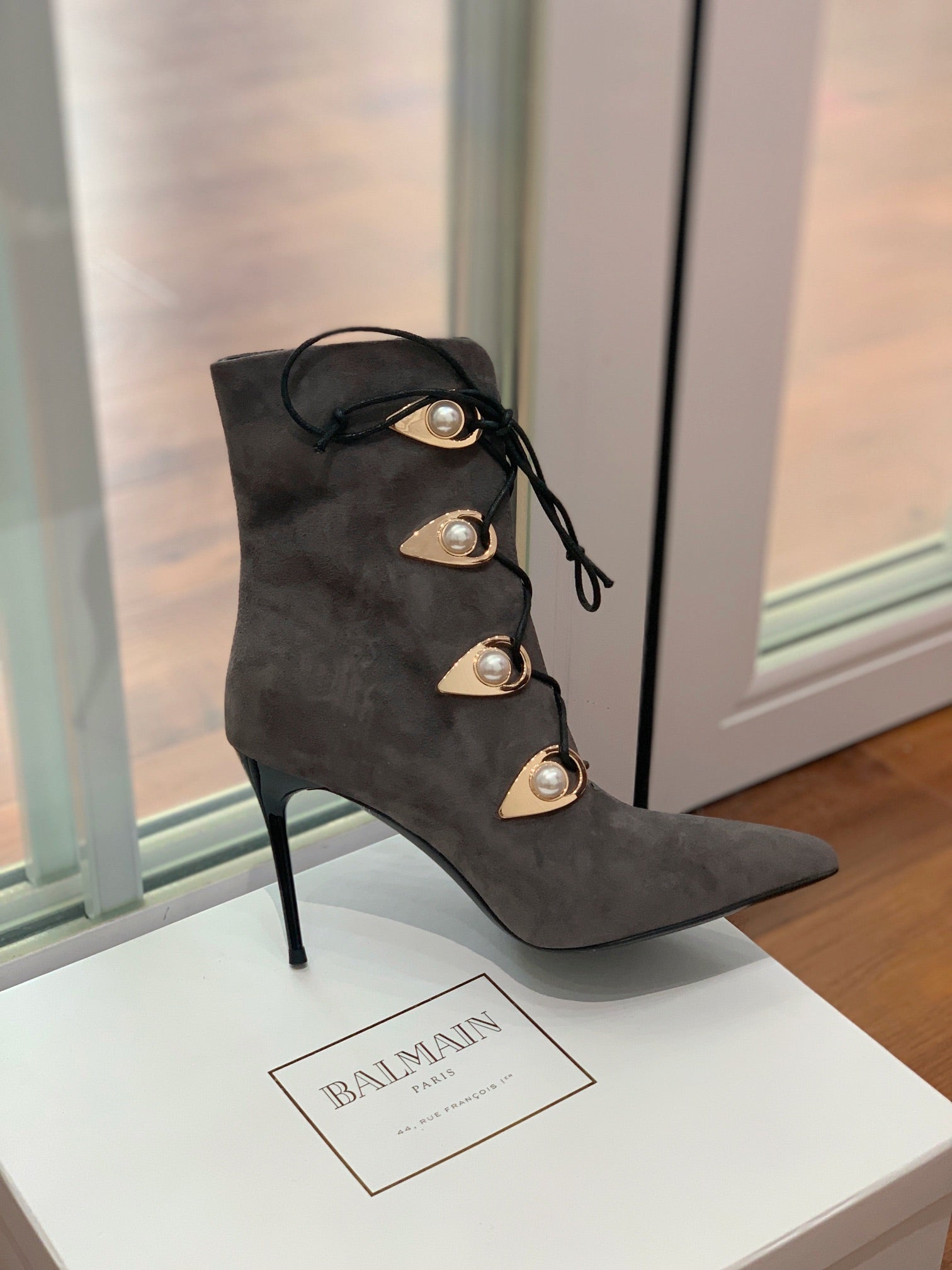 BALMAIN 26S BOOT 95 MM IN CHARCOAL GREY SUEDE PEARL BUTTON