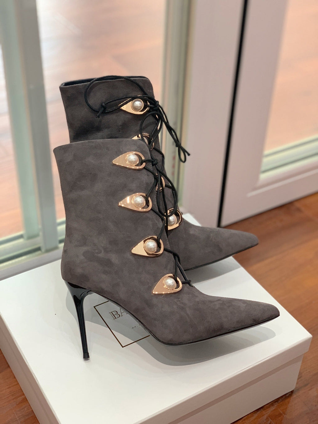 BALMAIN 26S BOOT 95 MM IN CHARCOAL GREY SUEDE PEARL BUTTON