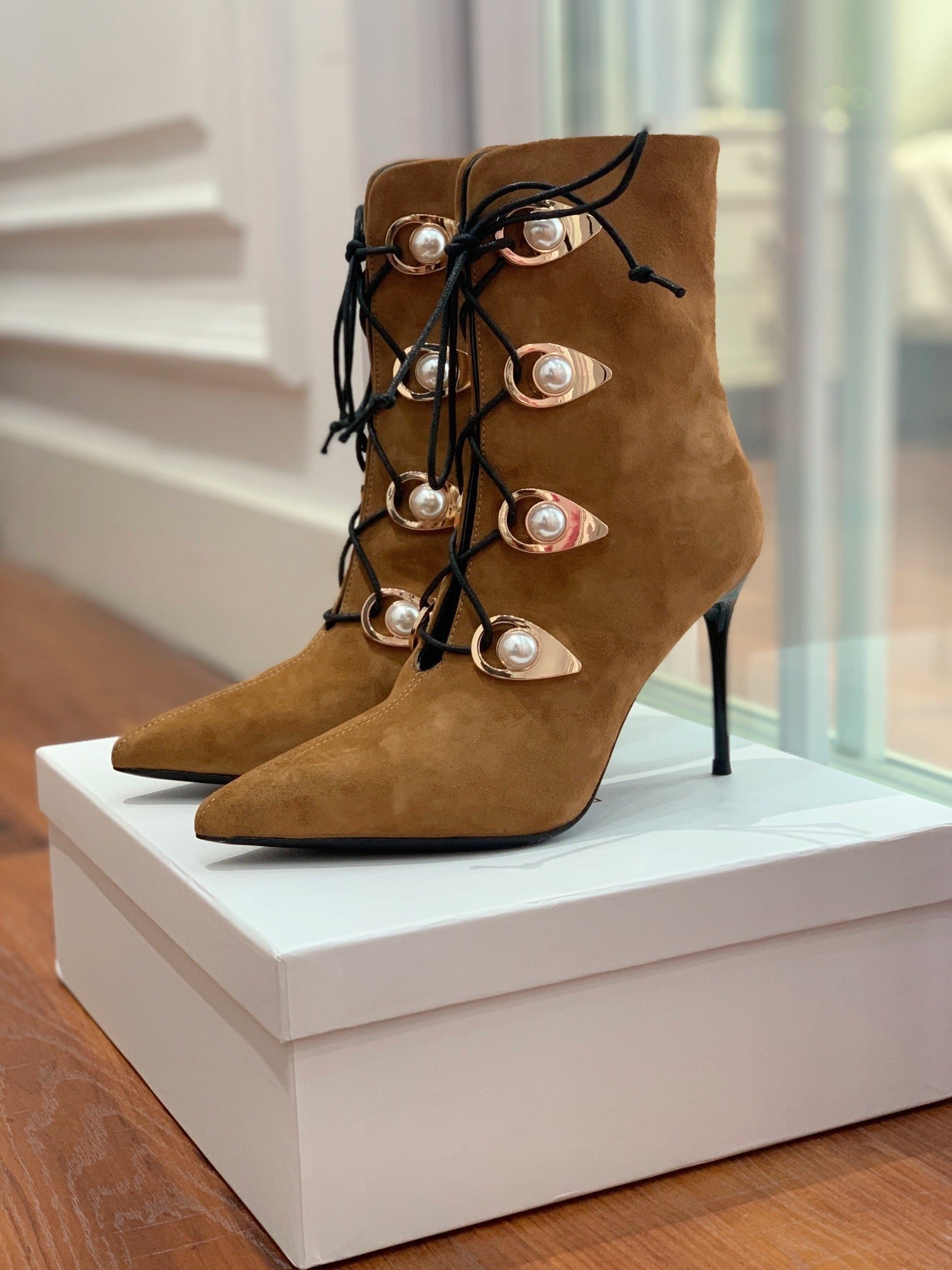 BALMAIN 26S BOOT 95 MM IN BROWN SUEDE PEARL BUTTON