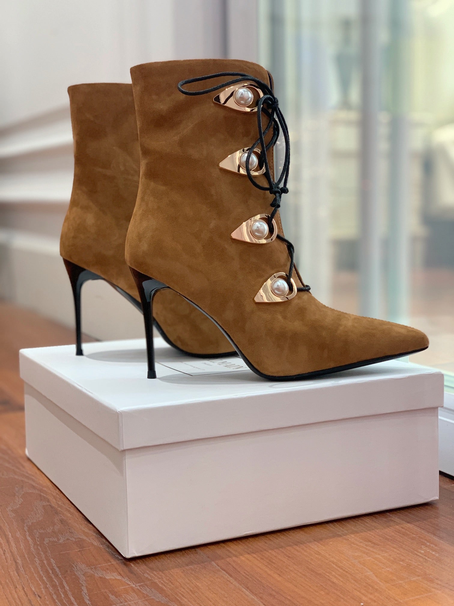 BALMAIN 26S BOOT 95 MM IN BROWN SUEDE PEARL BUTTON