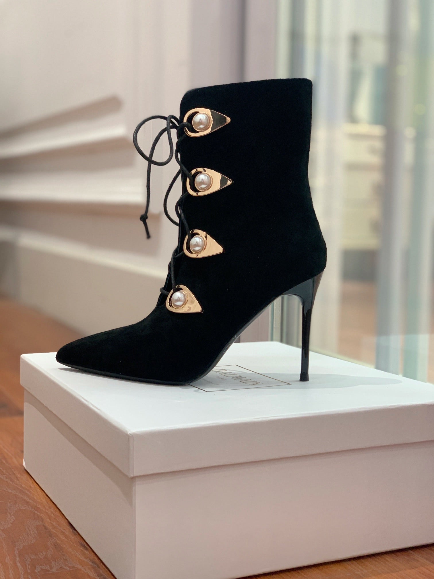 BALMAIN 26S BOOT 95 MM IN BLACK SUEDE PEARL BUTTON