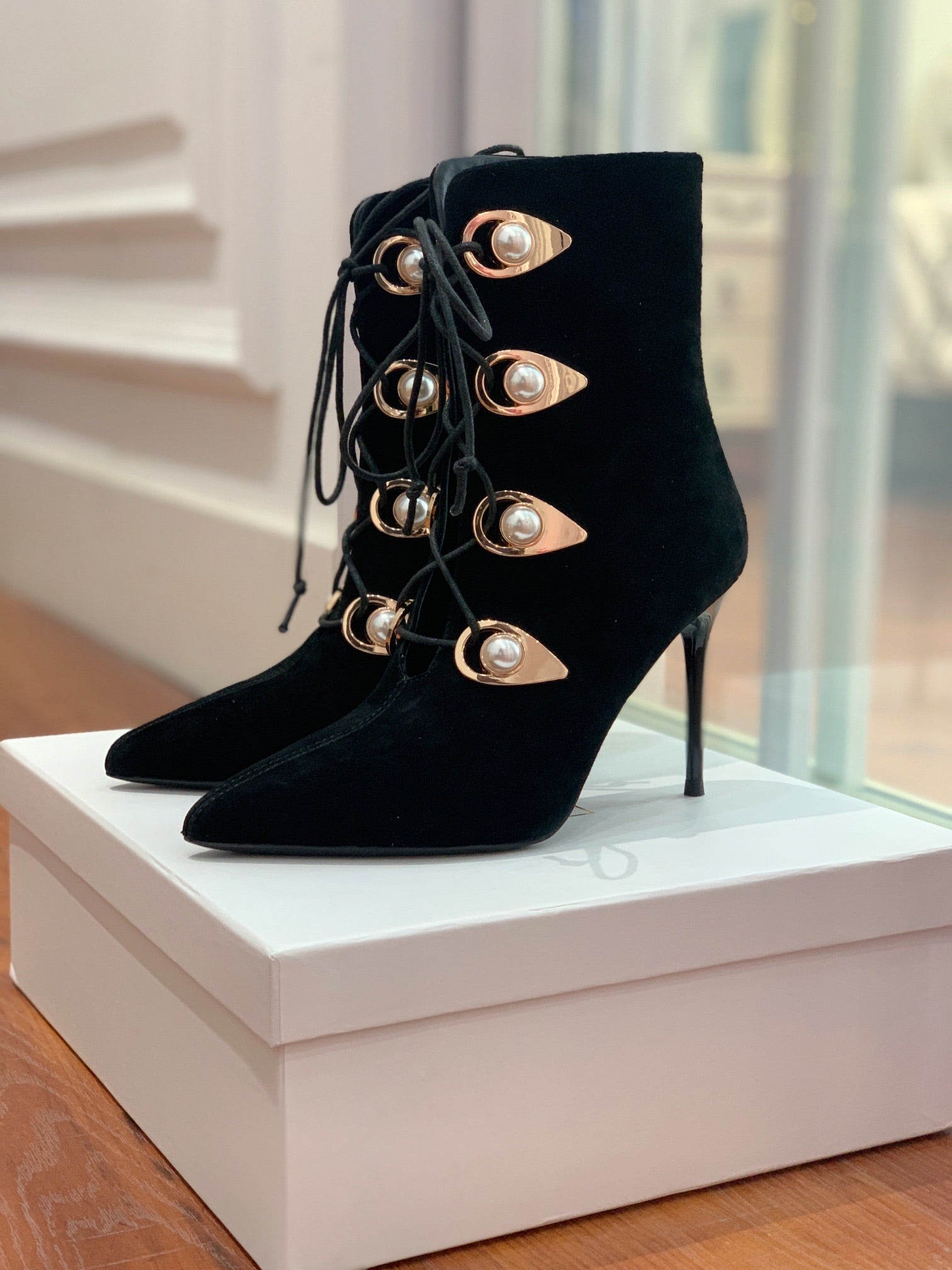 BALMAIN 26S BOOT 95 MM IN BLACK SUEDE PEARL BUTTON