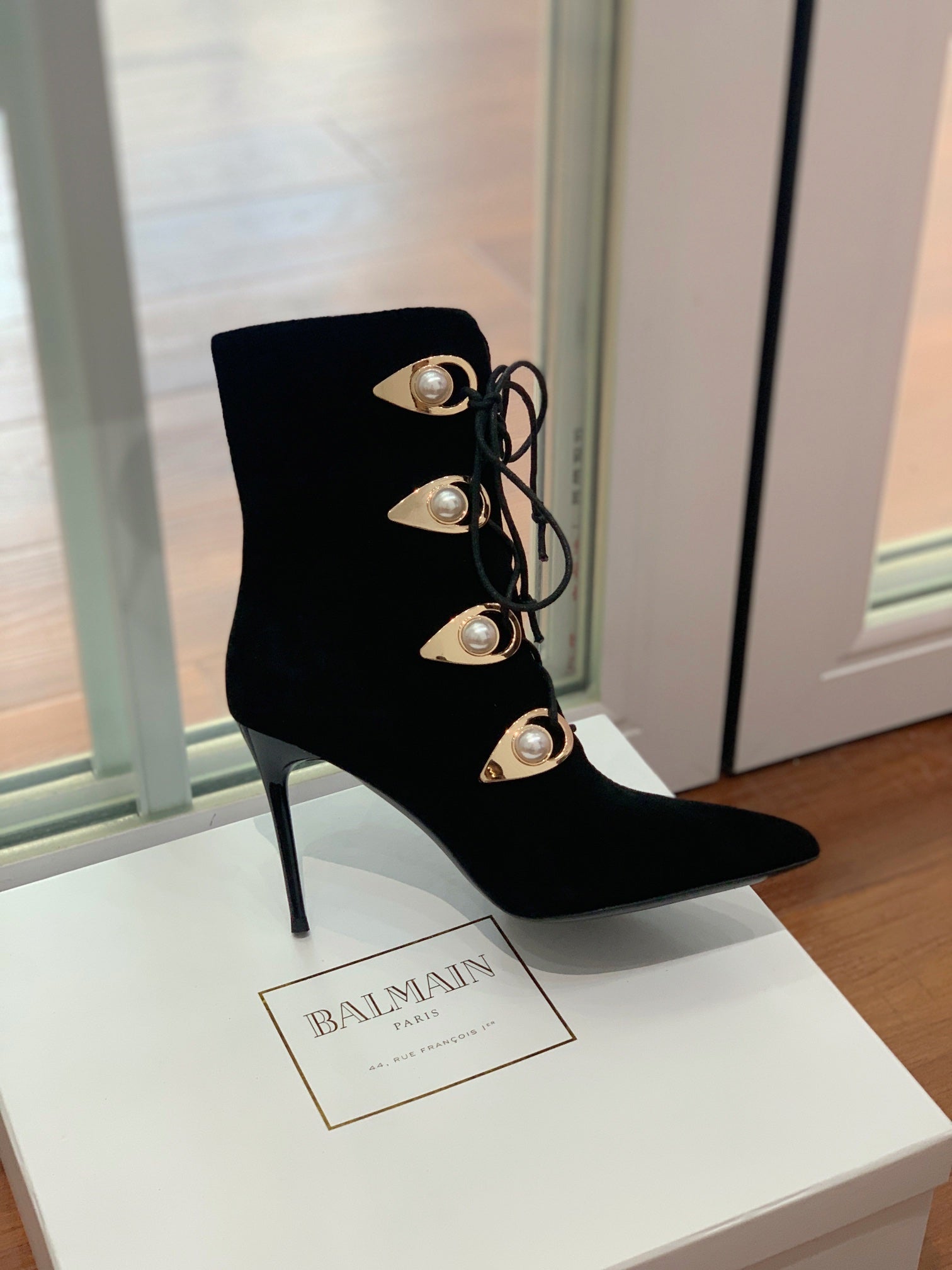 BALMAIN 26S BOOT 95 MM IN BLACK SUEDE PEARL BUTTON