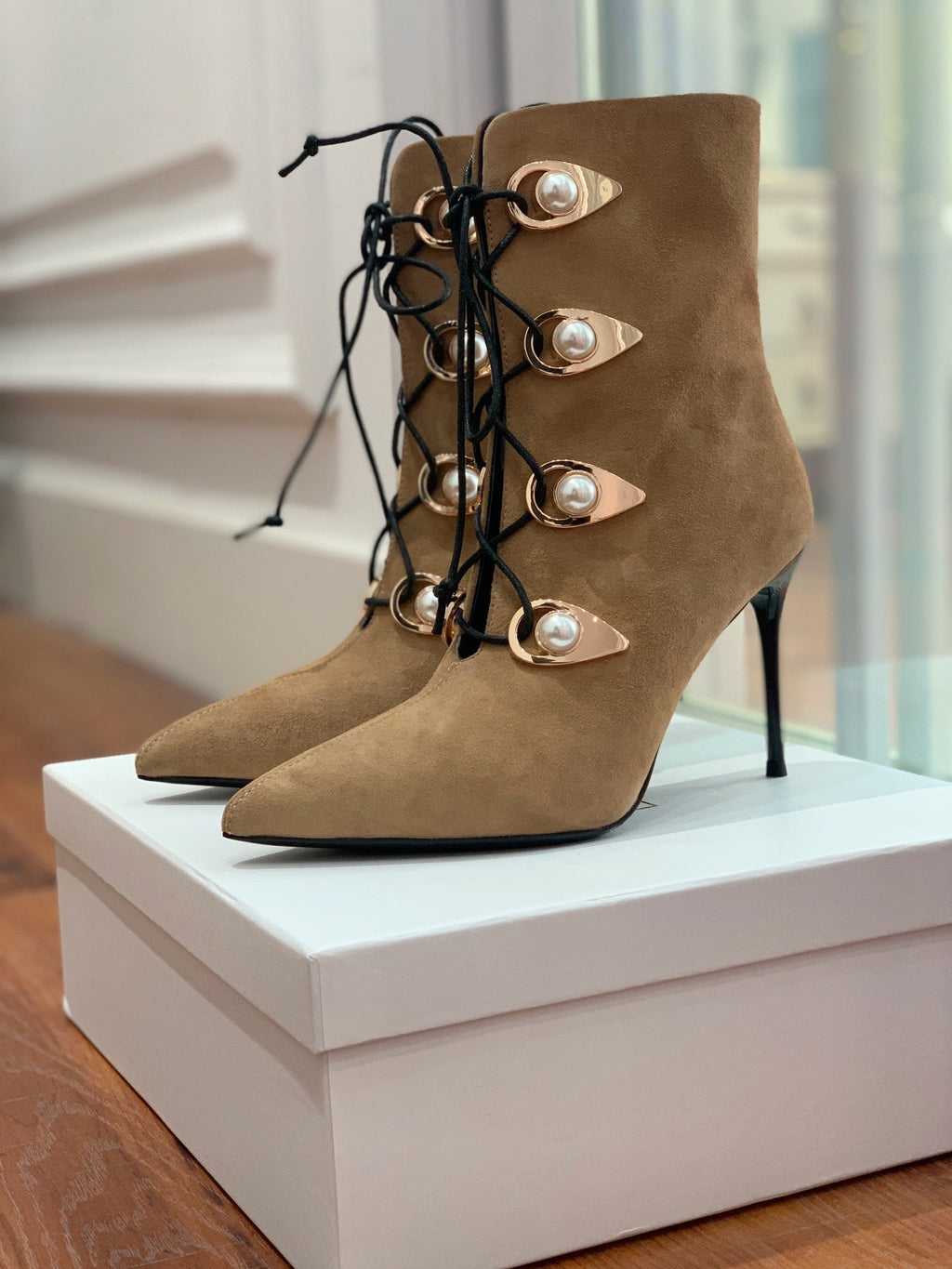 BALMAIN 26S BOOT 95 MM IN LIGHT BROWN SUEDE PEARL BUTTON