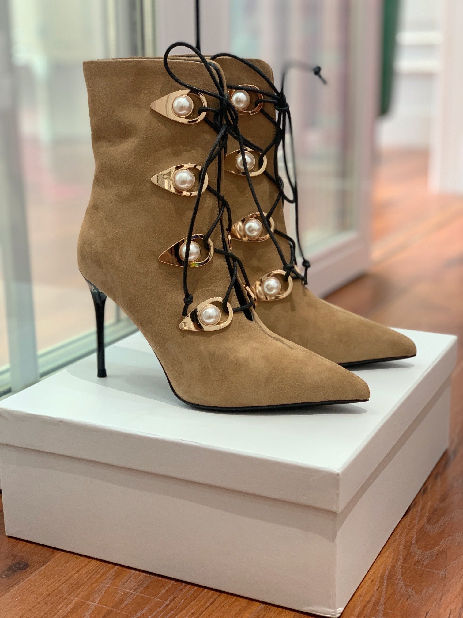 BALMAIN 26S BOOT 95 MM IN LIGHT BROWN SUEDE PEARL BUTTON
