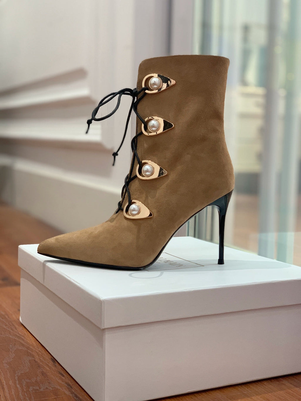 BALMAIN 26S BOOT 95 MM IN LIGHT BROWN SUEDE PEARL BUTTON