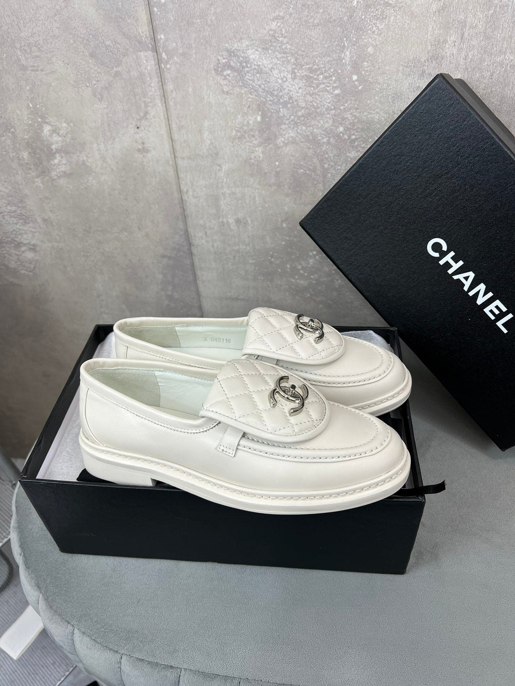 CHANEL 26S LOAFERS IN WHITE QUILTED CALFSKIN WITH CC LOGO