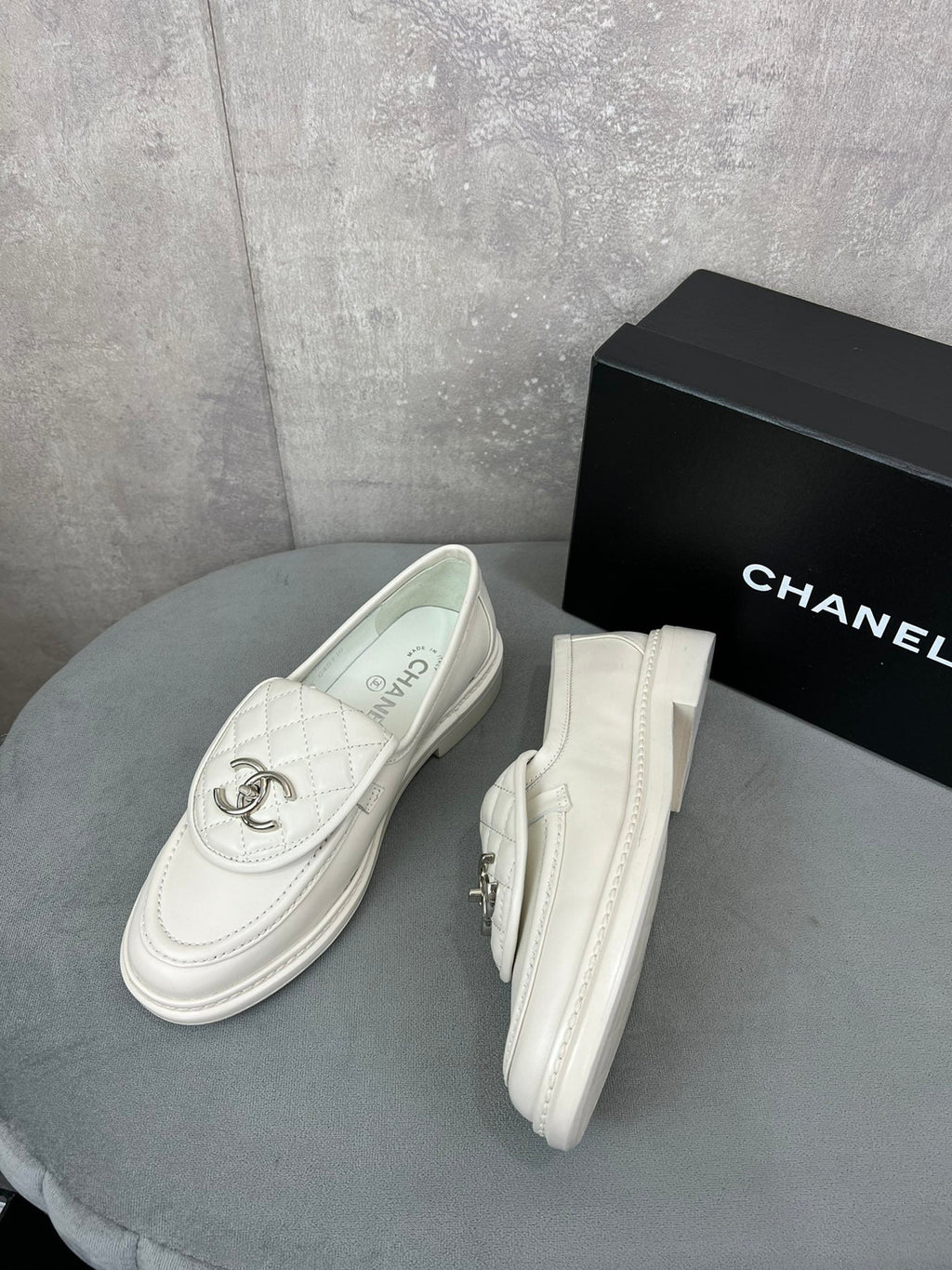 CHANEL 26S LOAFERS IN WHITE QUILTED CALFSKIN WITH CC LOGO