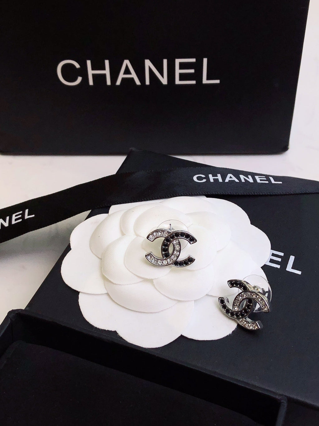 CHANEL 26S DOUBLE C LOGO BLACK CRYSTAL PAVE STUD EARRINGS IN SILVER METAL 633228