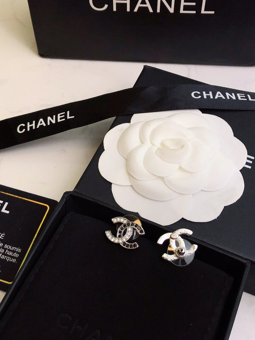 CHANEL 26S DOUBLE C LOGO BLACK CRYSTAL PAVE STUD EARRINGS IN SILVER METAL 633228