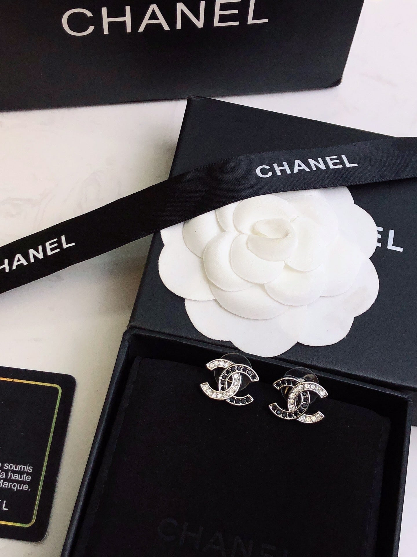 CHANEL 26S DOUBLE C LOGO BLACK CRYSTAL PAVE STUD EARRINGS IN SILVER METAL 633228