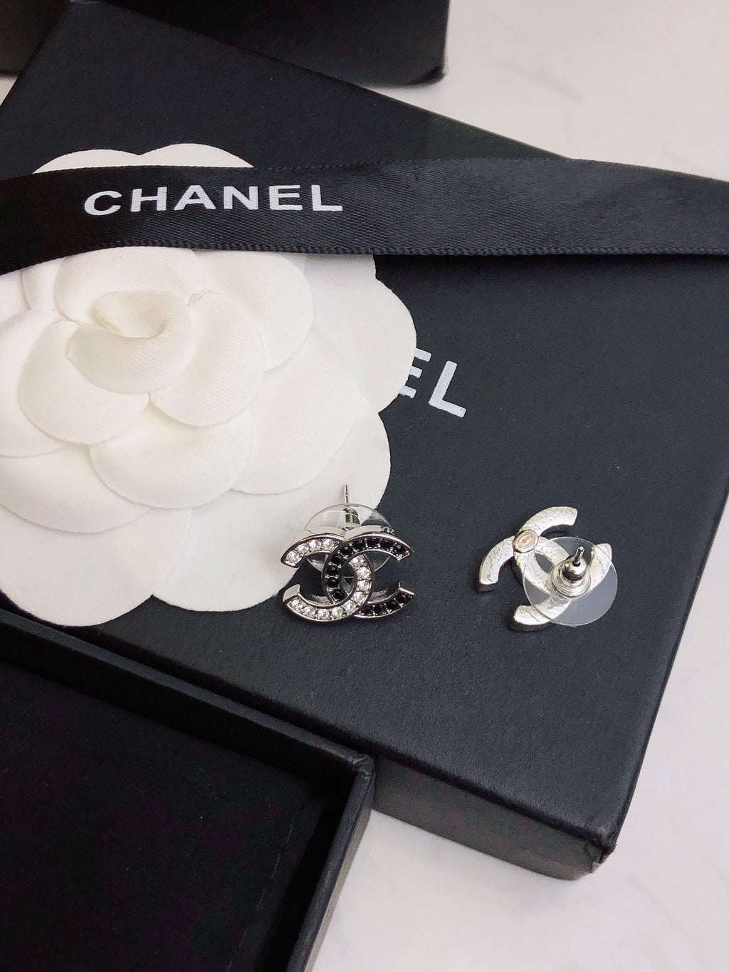 CHANEL 26S DOUBLE C LOGO BLACK CRYSTAL PAVE STUD EARRINGS IN SILVER METAL 633228