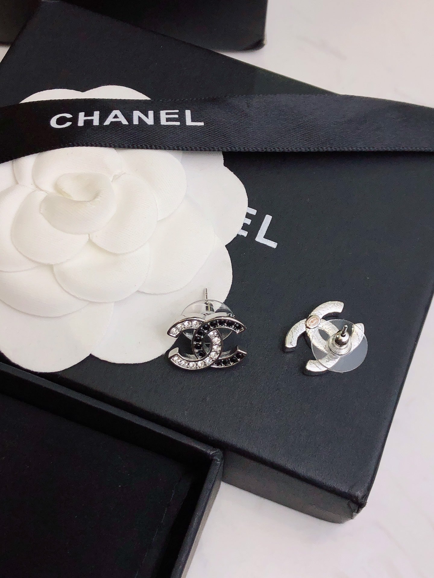 CHANEL 26S DOUBLE C LOGO BLACK CRYSTAL PAVE STUD EARRINGS IN SILVER METAL 633228