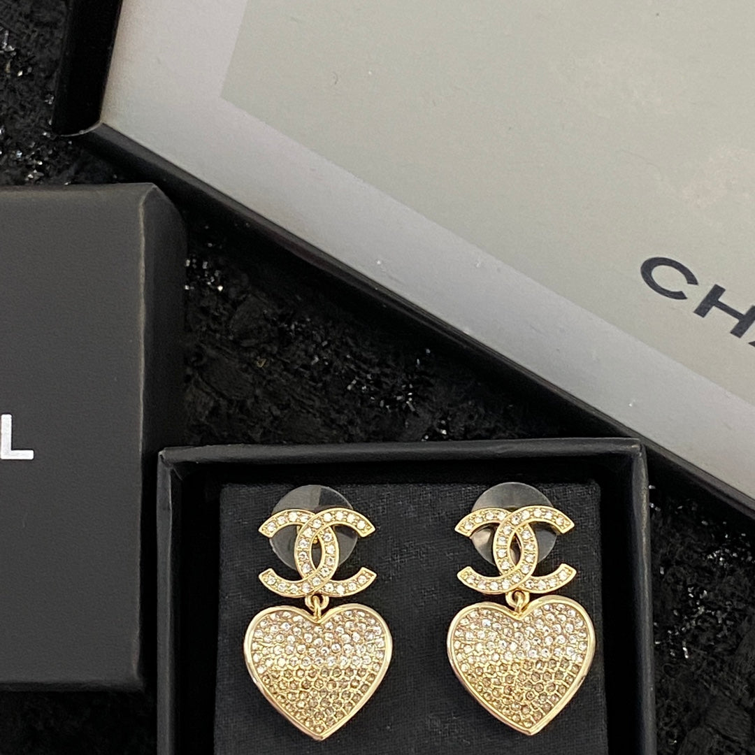 CHANEL 26S DOUBLE C LOGO PAVE CRYSTAL HEART DROP EARRINGS IN GOLD METAL 633109