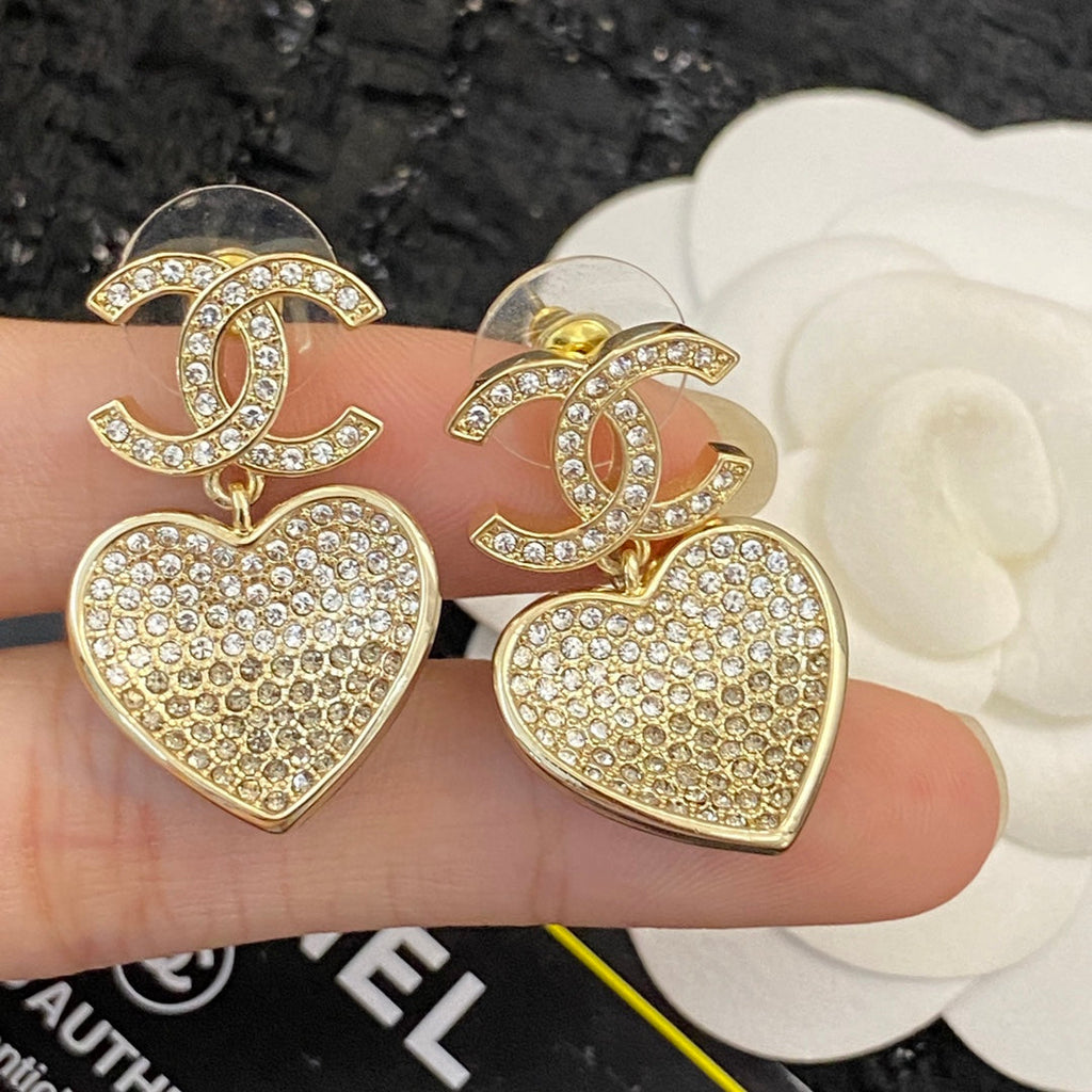 CHANEL 26S DOUBLE C LOGO PAVE CRYSTAL HEART DROP EARRINGS IN GOLD METAL 633109
