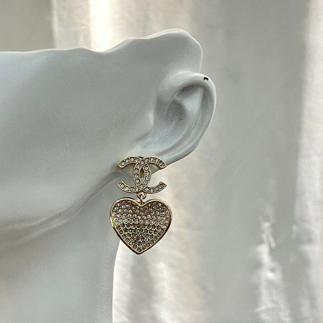 CHANEL 26S DOUBLE C LOGO PAVE CRYSTAL HEART DROP EARRINGS IN GOLD METAL 633109