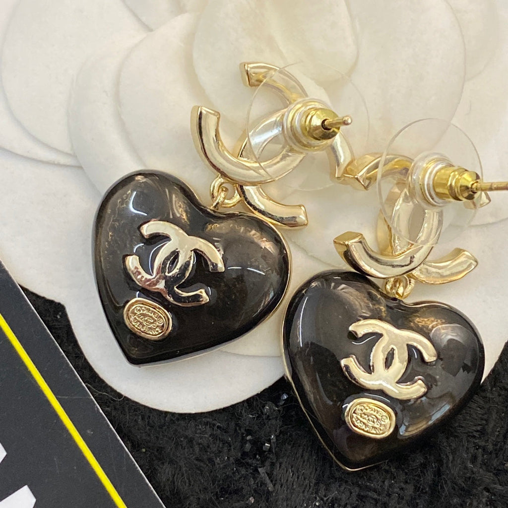 CHANEL 26S DOUBLE C LOGO PAVE CRYSTAL HEART DROP EARRINGS IN GOLD METAL 633109