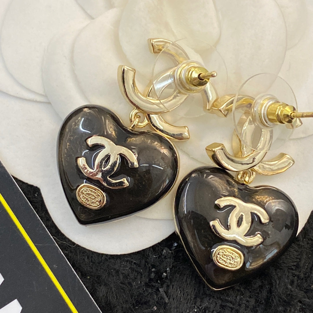 CHANEL 26S DOUBLE C LOGO PAVE CRYSTAL HEART DROP EARRINGS IN GOLD METAL 633109