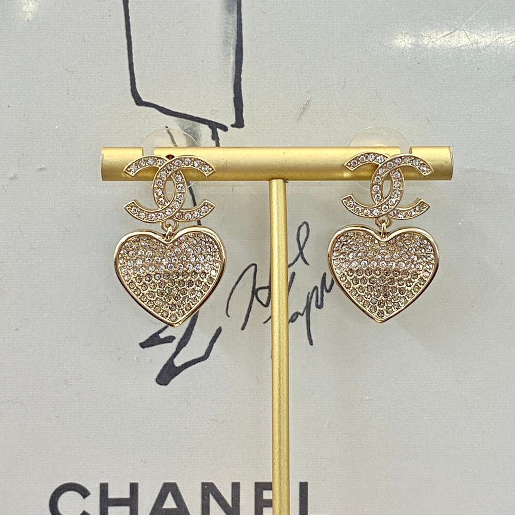 CHANEL 26S DOUBLE C LOGO PAVE CRYSTAL HEART DROP EARRINGS IN GOLD METAL 633109