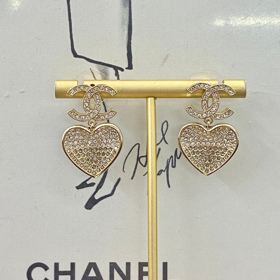 CHANEL 26S DOUBLE C LOGO PAVE CRYSTAL HEART DROP EARRINGS IN GOLD METAL 633109
