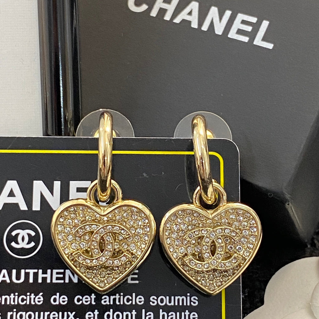 CHANEL 26S DOUBLE C LOGO FULL PAVE CRYSTAL HEART CHARM HOOP EARRINGS IN GOLD METAL 633110