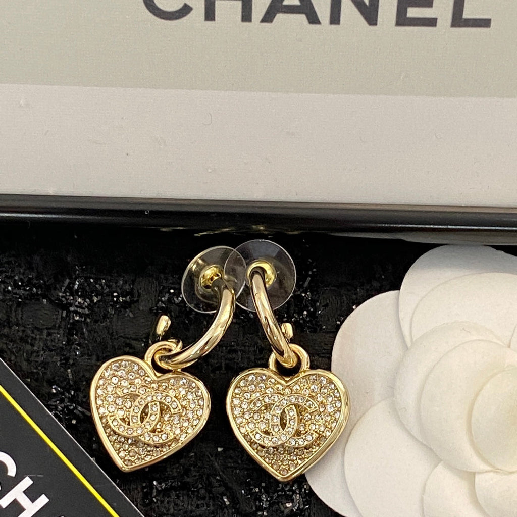 CHANEL 26S DOUBLE C LOGO FULL PAVE CRYSTAL HEART CHARM HOOP EARRINGS IN GOLD METAL 633110