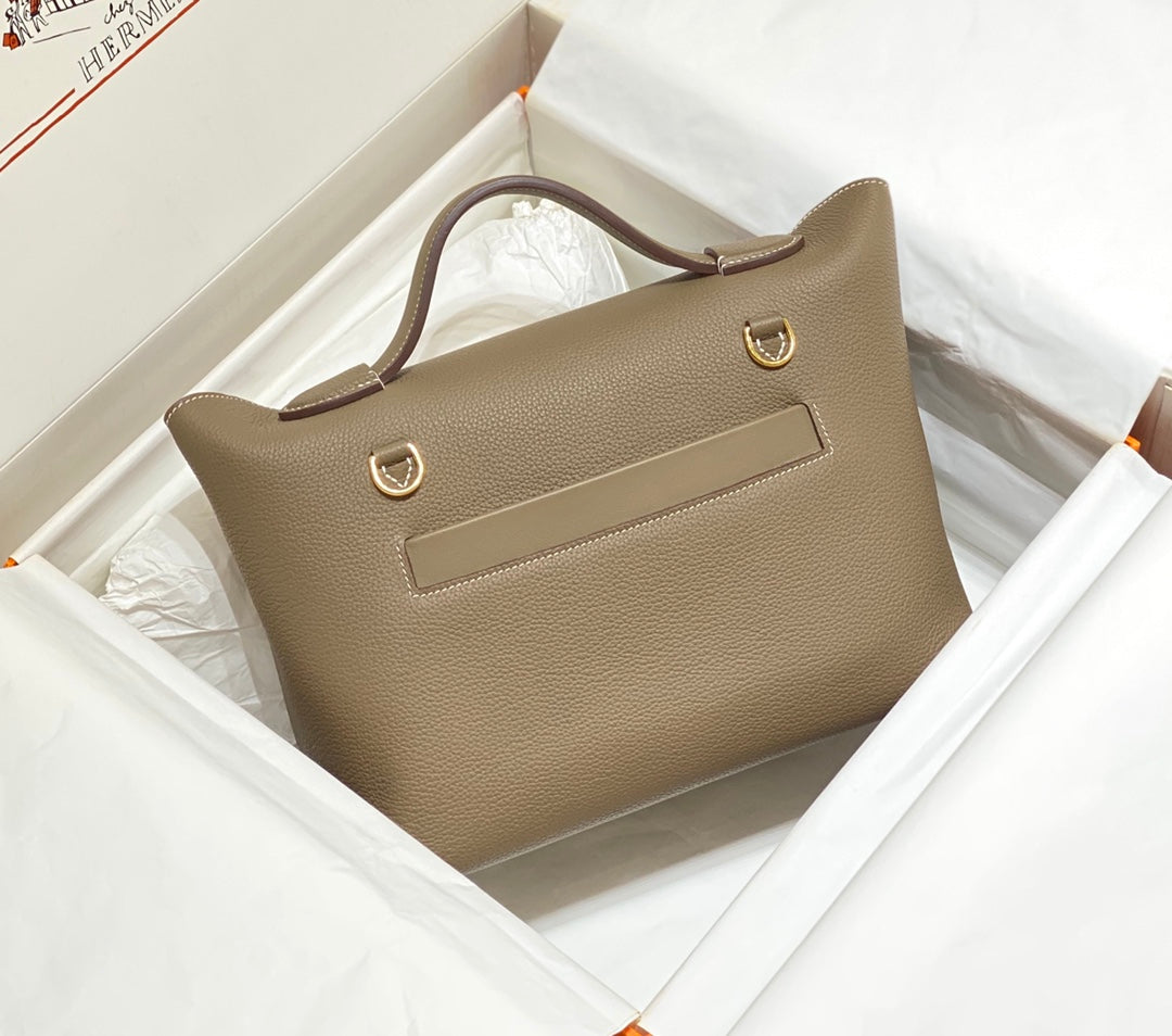 HM 26S 24/24 29CM IN BROWN EVERCOLOR CALFSKIN GOLD KELLY BUCKLE