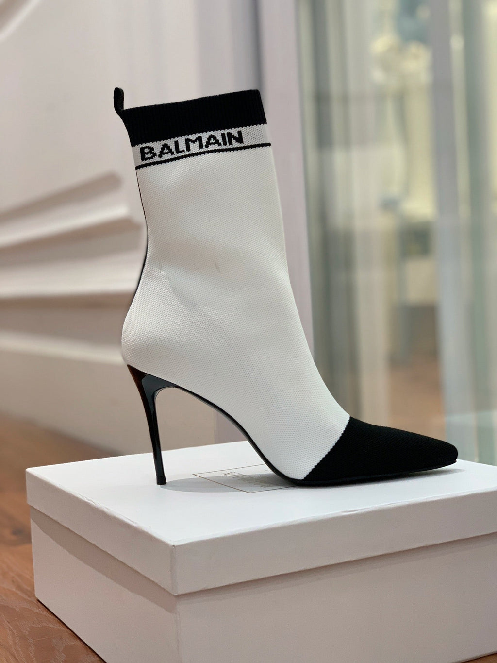 BALMAIN 26S BOOTS 105 MM IN WHITE AND BLACK FLYKNIT STYLE 18