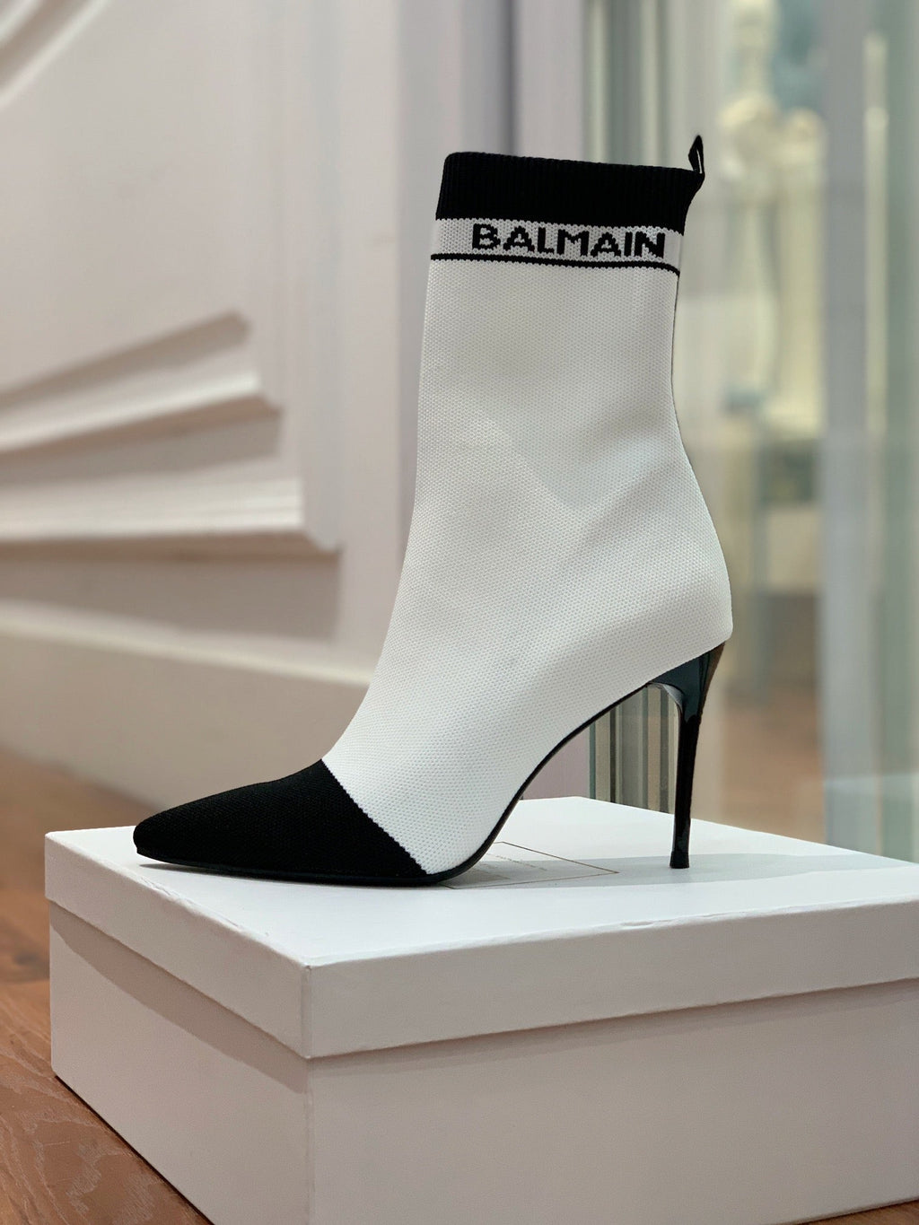 BALMAIN 26S BOOTS 105 MM IN WHITE AND BLACK FLYKNIT STYLE 18