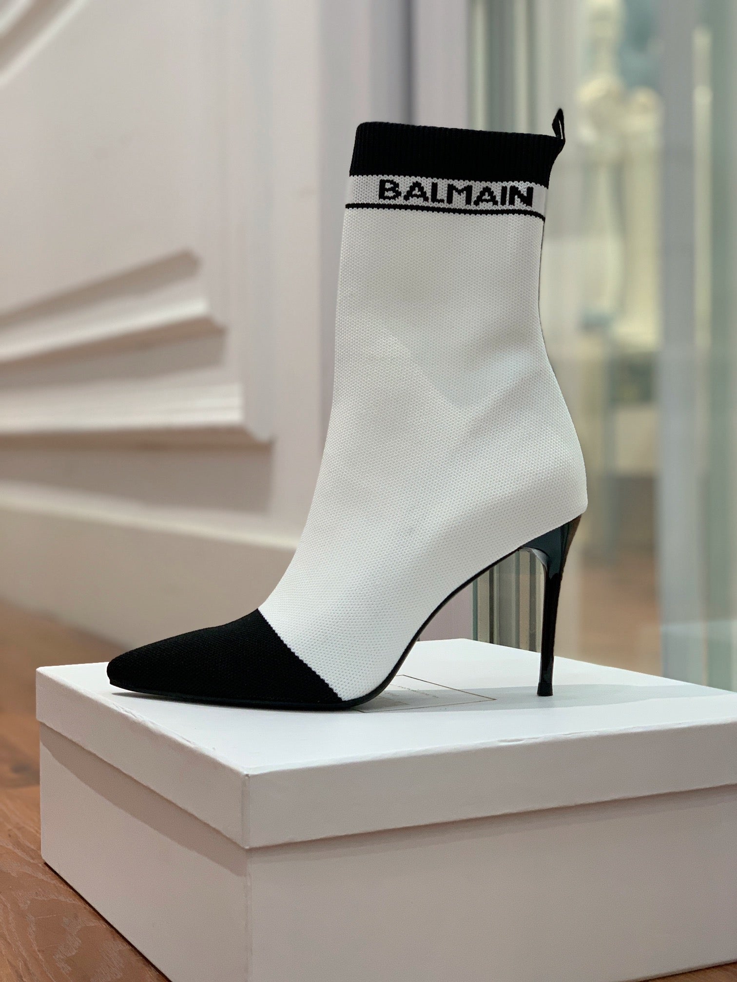 BALMAIN 26S BOOTS 105 MM IN WHITE AND BLACK FLYKNIT STYLE 18