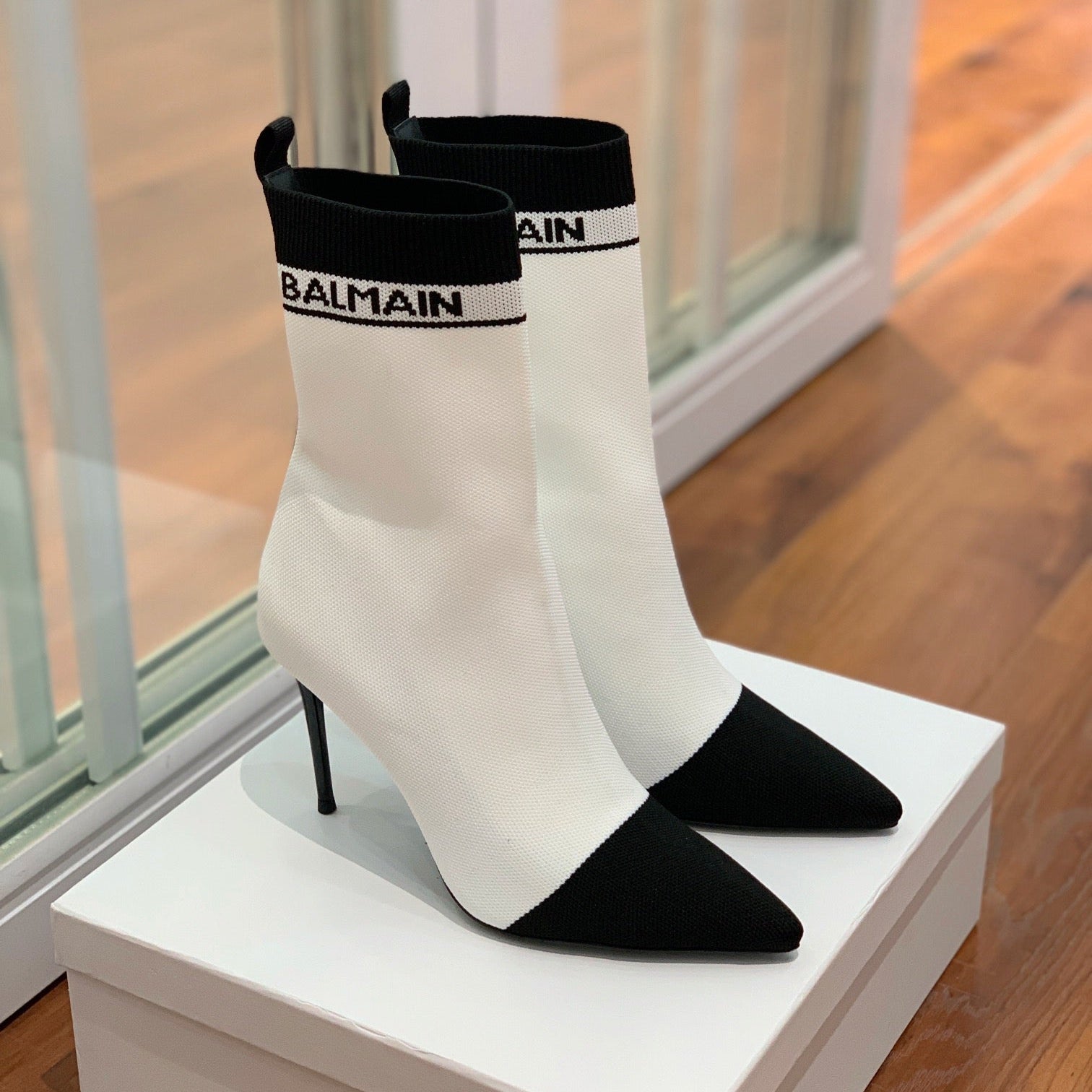 BALMAIN 26S BOOTS 105 MM IN WHITE AND BLACK FLYKNIT STYLE 18