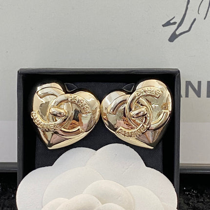 CHANEL 26S DOUBLE C LOGO HEART SHAPE METAL STUD EARRINGS IN GOLD METAL 633339