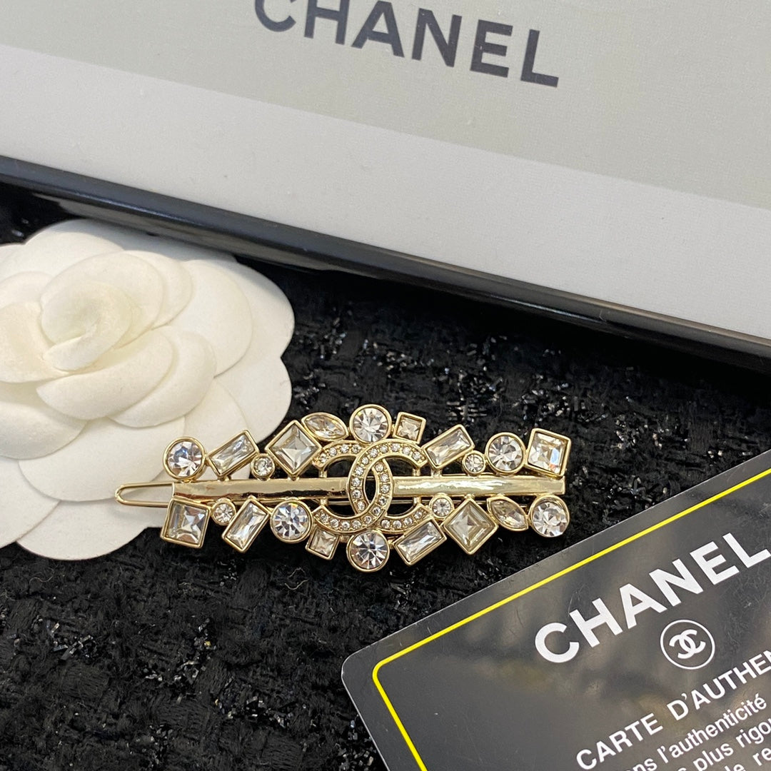 CHANEL 26S DOUBLE C LOGO CRYSTAL GEOMETRIC HAIR CLIP IN GOLD METAL 629931