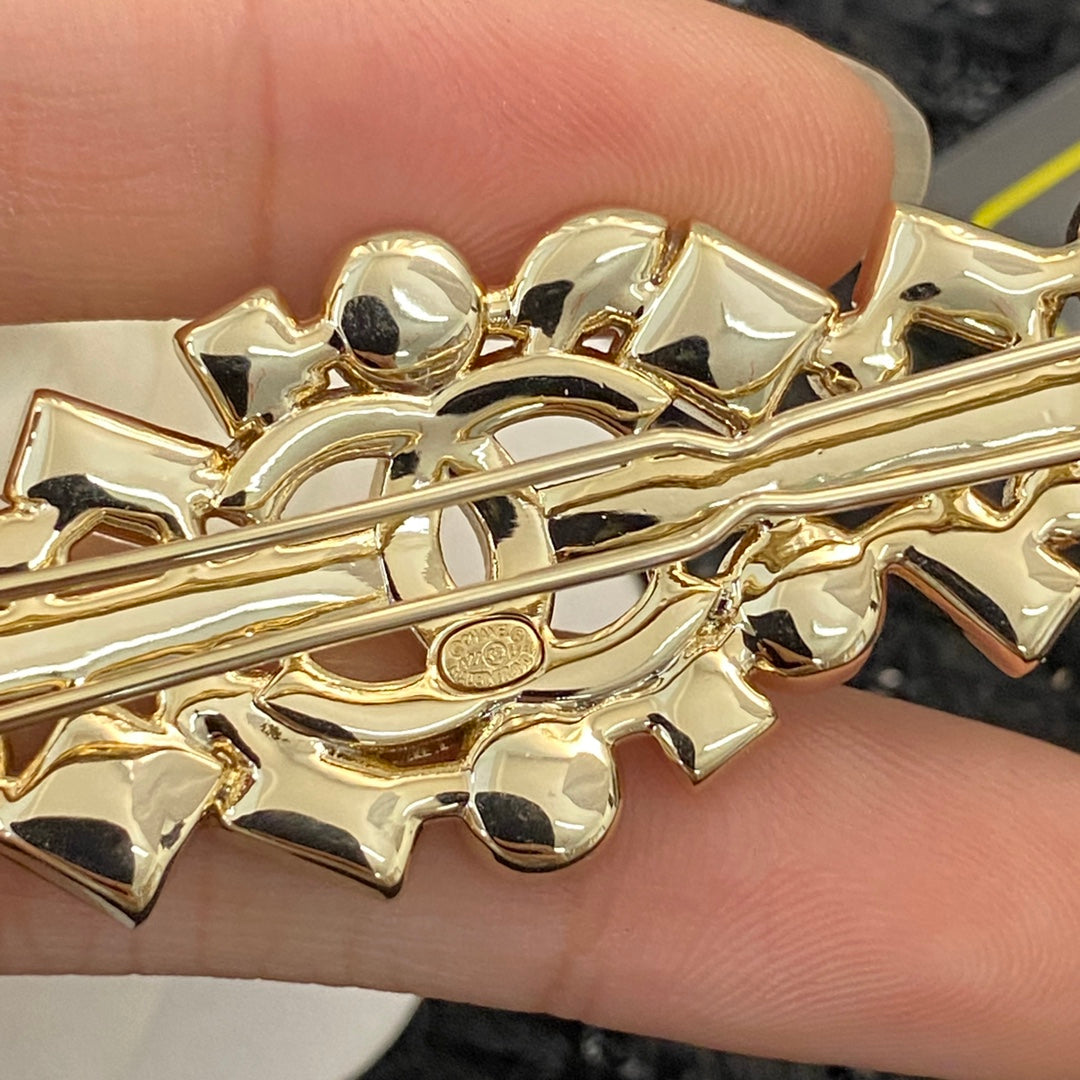 CHANEL 26S DOUBLE C LOGO CRYSTAL GEOMETRIC HAIR CLIP IN GOLD METAL 629931