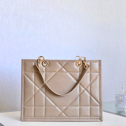 MEDIUM TOTE BOOK 26 BAG IN BEIGE CREAM CALFSKIN