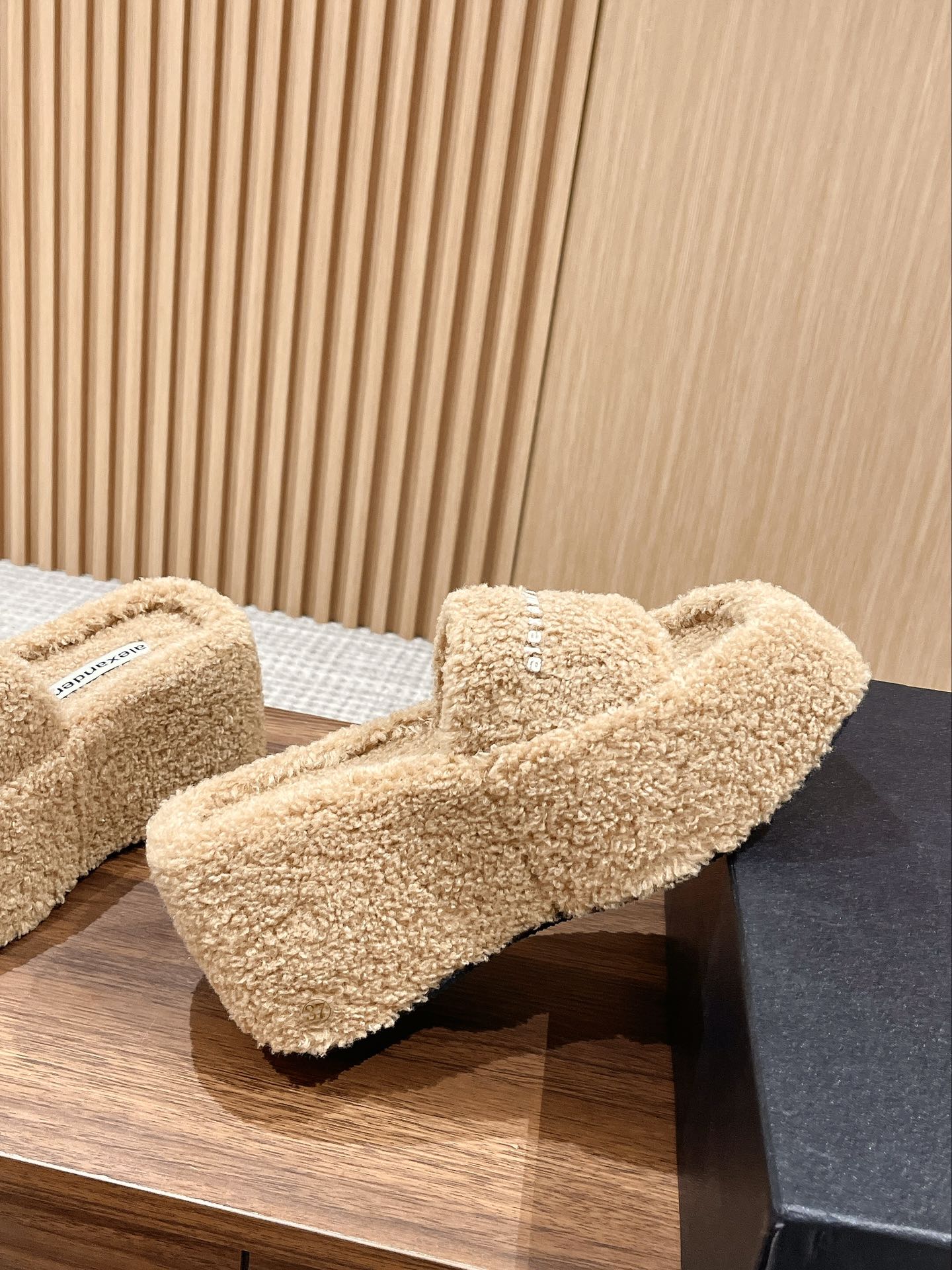 CHUNKY PLATFORM SIPPERS IN CAMEL BEIGE LAMBSWOOL